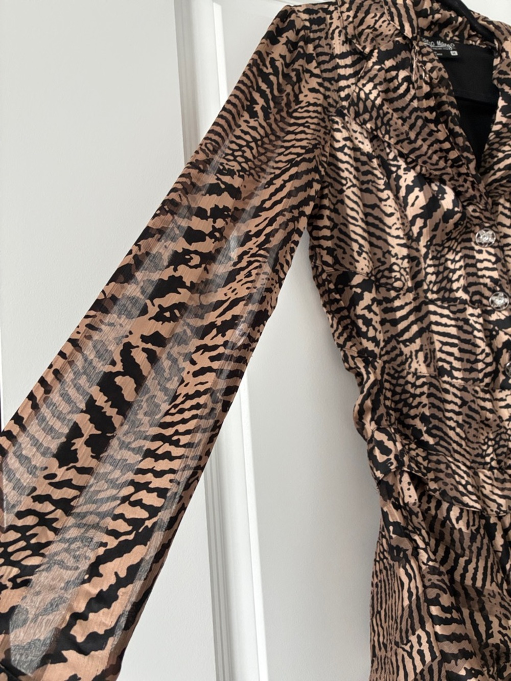 Tango Mango Size M Leopard Button-Down Collared Ruffled Blouse - Picture 4 of 7